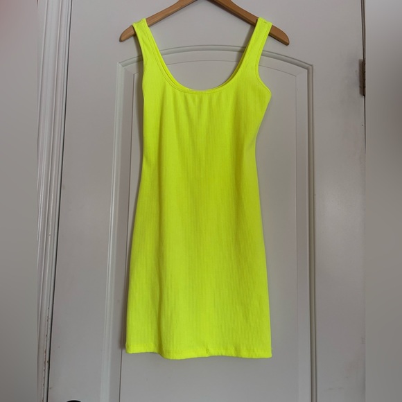 Dresses & Skirts - SOMEWHERE IN LA Body-con Neon Yellow Sleeveless Dress. Small